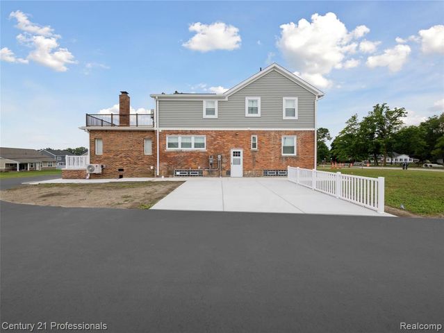 21120 Halsted Road, Farmington Hills, MI 48167