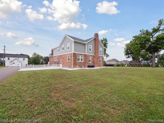 21120 Halsted Road, Farmington Hills, MI 48167