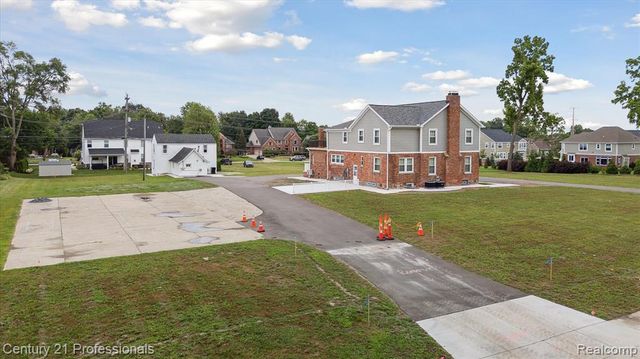 21120 Halsted Road, Farmington Hills, MI 48167