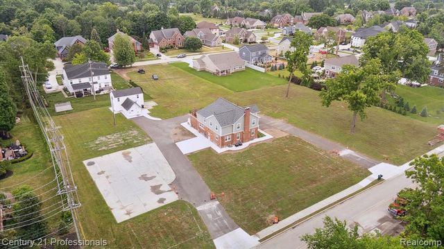 21120 Halsted Road, Farmington Hills, MI 48167