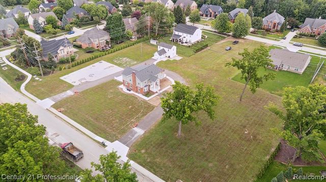 21120 Halsted Road, Farmington Hills, MI 48167