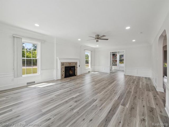 21120 Halsted Road, Farmington Hills, MI 48167