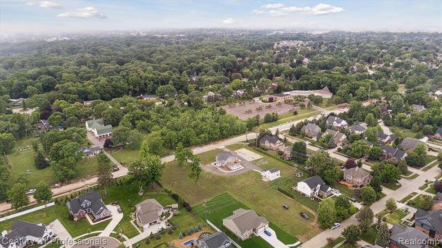 21120 Halsted Road, Farmington Hills, MI 48167