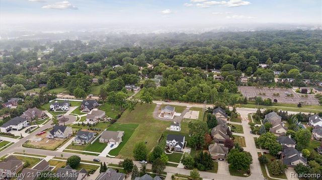 21120 Halsted Road, Farmington Hills, MI 48167