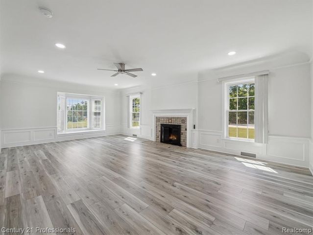 21120 Halsted Road, Farmington Hills, MI 48167