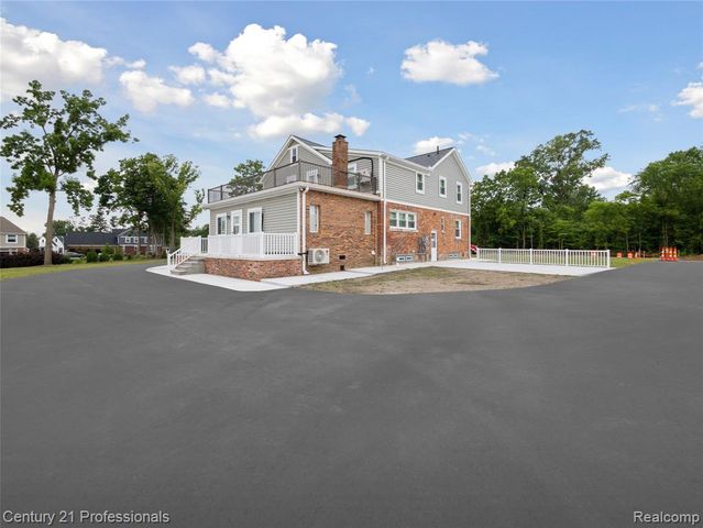21120 Halsted Road, Farmington Hills, MI 48167