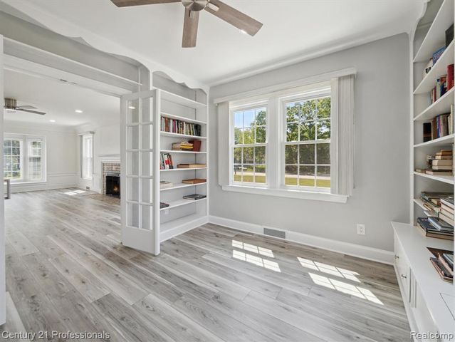 21120 Halsted Road, Farmington Hills, MI 48167