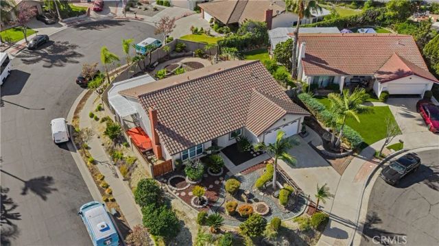 2580 N Robinhood, Orange, CA 92867