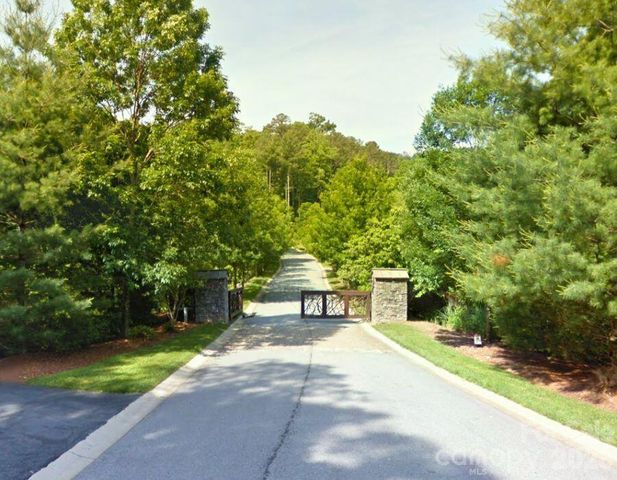 94 Caddis Lane, Horse Shoe, NC 28742