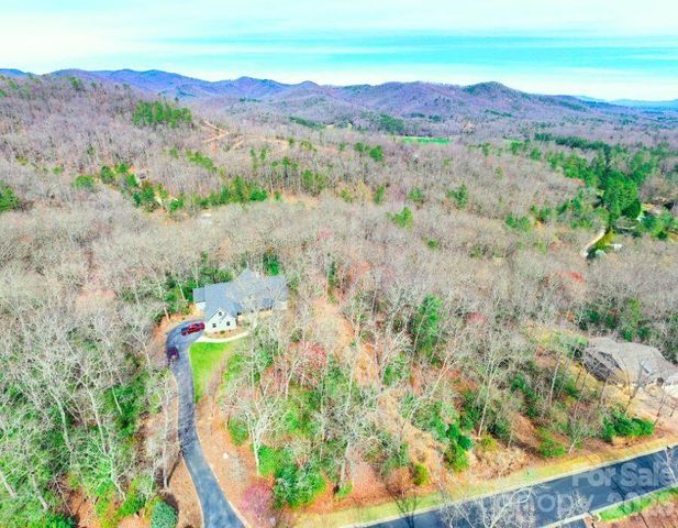 94 Caddis Lane, Horse Shoe, NC 28742