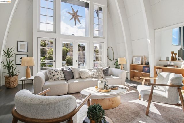 6356 Broadway Ter, Oakland, CA 94618