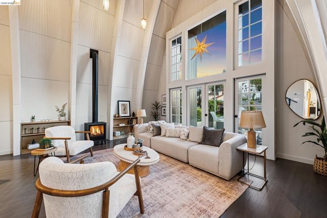 6356 Broadway Ter, Oakland, CA 94618