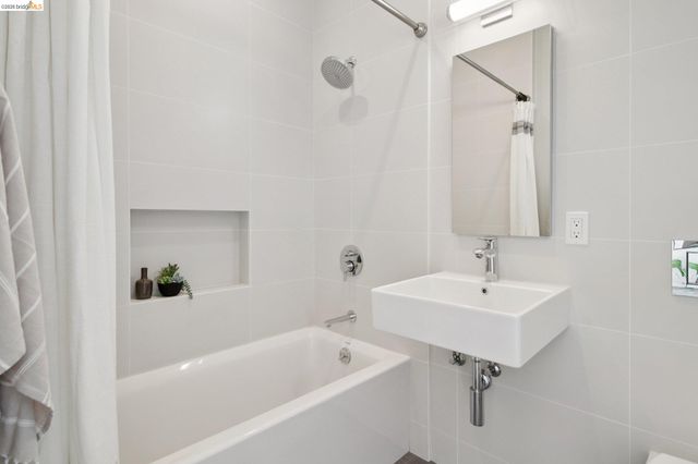 6356 Broadway Ter, Oakland, CA 94618