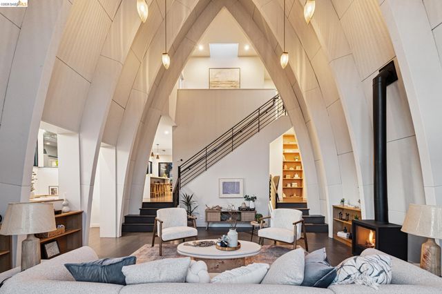 6356 Broadway Ter, Oakland, CA 94618