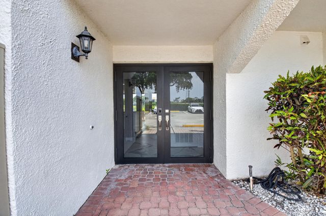602 Bridgewood Drive, Boca Raton, FL 33434
