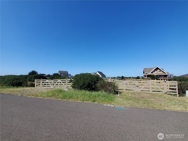 428 S Bel Air Loop, Ocean Shores, WA 98569