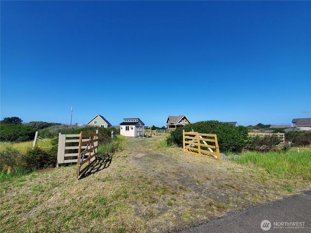 428 S Bel Air Loop, Ocean Shores, WA 98569