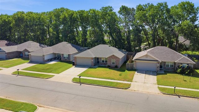 1225 Ironstone Drive, Noble, OK 73068