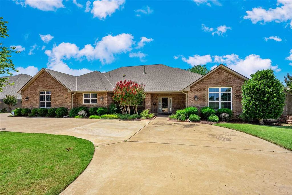 1622 NW 36th St, Lawton, OK 73505