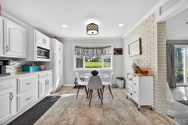 909 Dutch Mill Drive, Ballwin, MO 63011