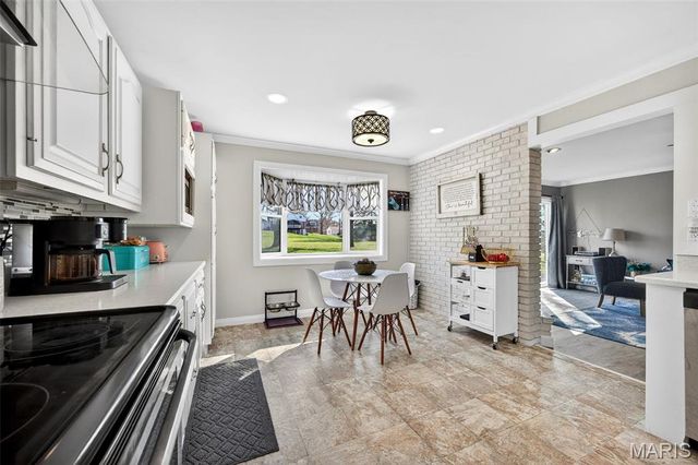 909 Dutch Mill Drive, Ballwin, MO 63011