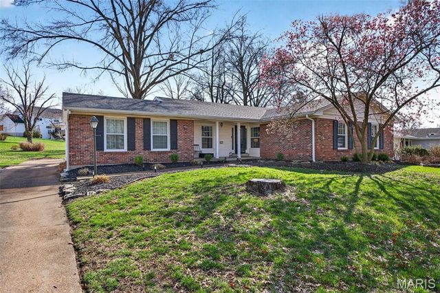 909 Dutch Mill Drive, Ballwin, MO 63011