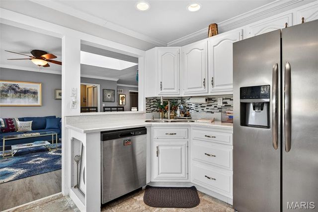 909 Dutch Mill Drive, Ballwin, MO 63011