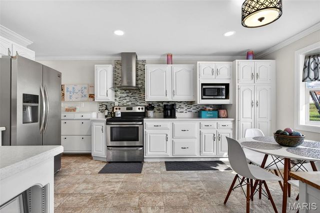 909 Dutch Mill Drive, Ballwin, MO 63011