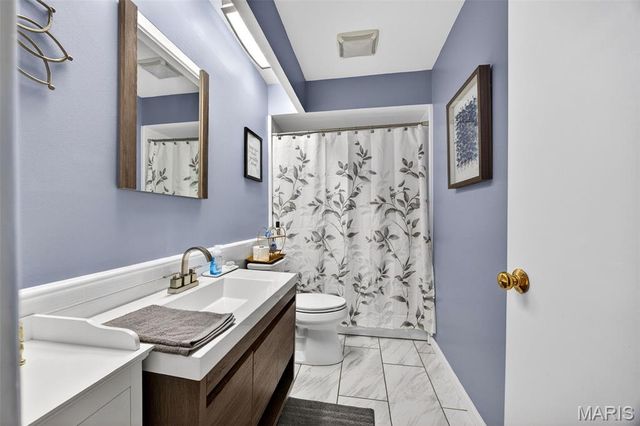 909 Dutch Mill Drive, Ballwin, MO 63011