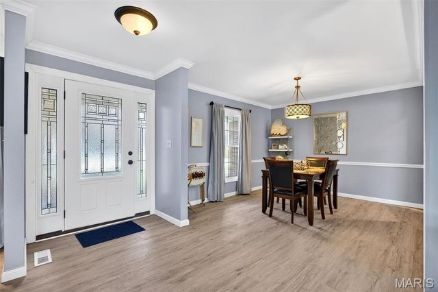 909 Dutch Mill Drive, Ballwin, MO 63011