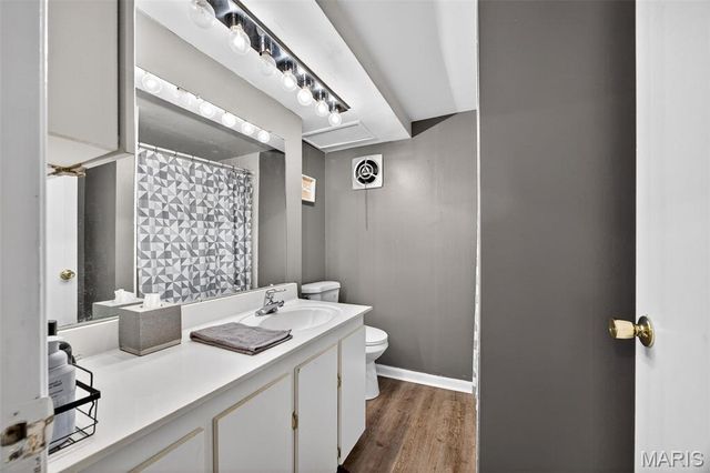 909 Dutch Mill Drive, Ballwin, MO 63011