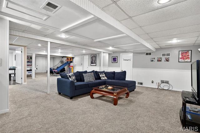 909 Dutch Mill Drive, Ballwin, MO 63011