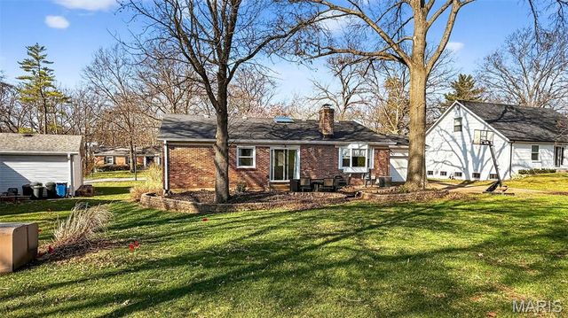 909 Dutch Mill Drive, Ballwin, MO 63011