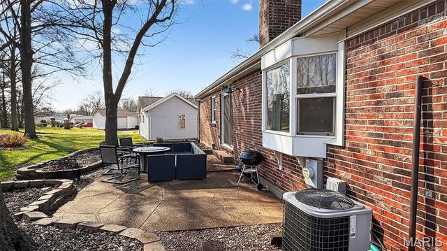 909 Dutch Mill Drive, Ballwin, MO 63011