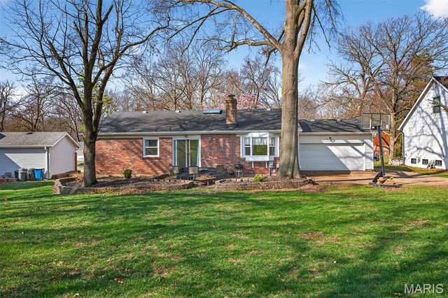 909 Dutch Mill Drive, Ballwin, MO 63011