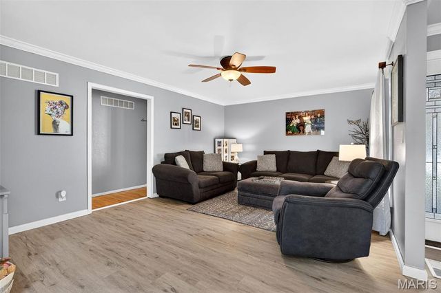 909 Dutch Mill Drive, Ballwin, MO 63011