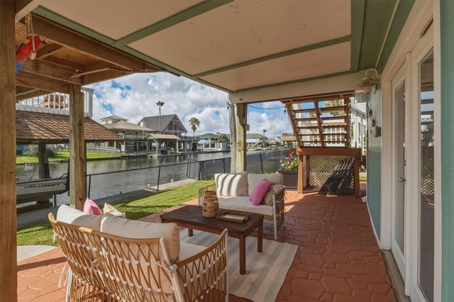 1078 Redfish Street, Bayou Vista, TX 77563