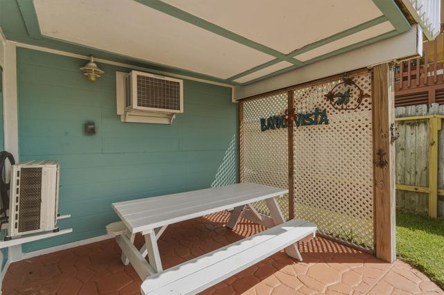 1078 Redfish Street, Bayou Vista, TX 77563