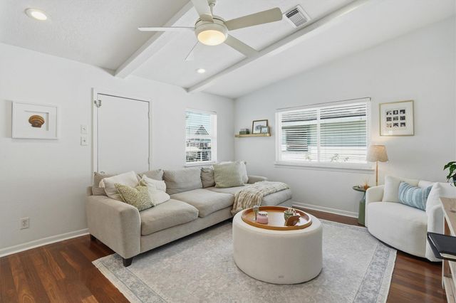 1078 Redfish Street, Bayou Vista, TX 77563