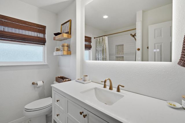 1078 Redfish Street, Bayou Vista, TX 77563