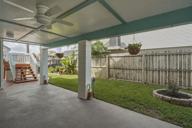 1078 Redfish Street, Bayou Vista, TX 77563