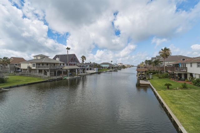 1078 Redfish Street, Bayou Vista, TX 77563