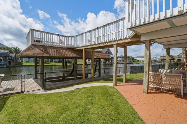 1078 Redfish Street, Bayou Vista, TX 77563