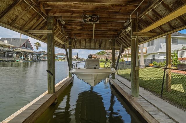1078 Redfish Street, Bayou Vista, TX 77563