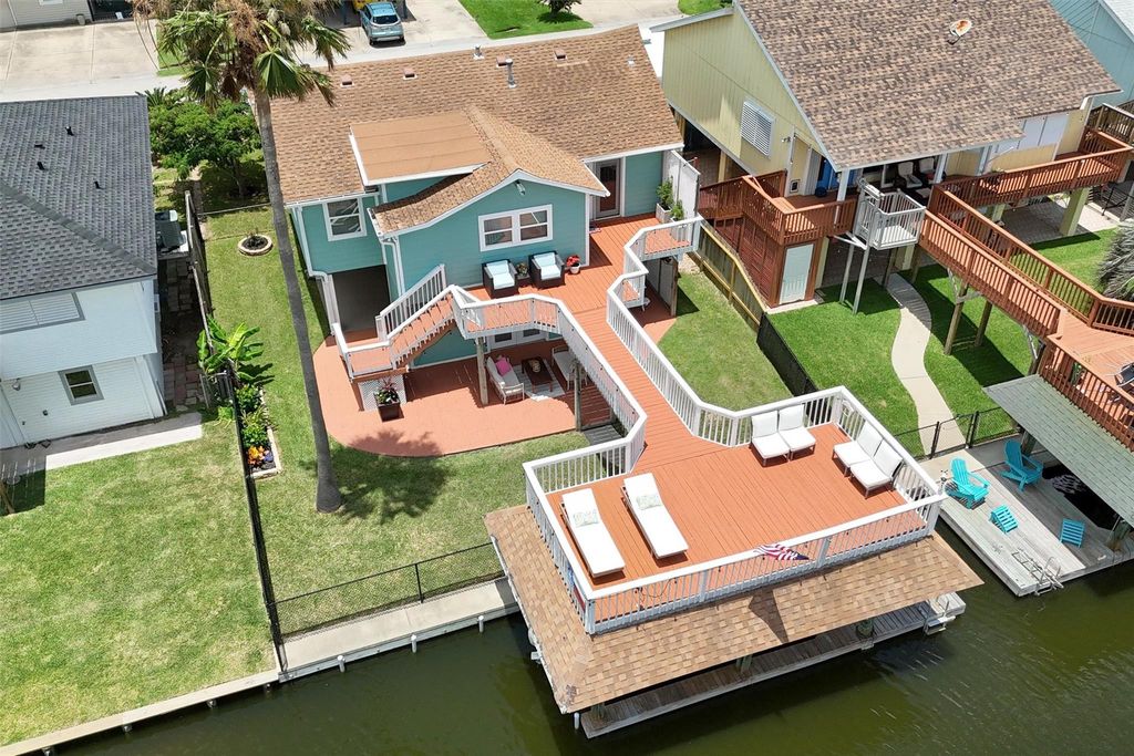 1078 Redfish Street, Bayou Vista, TX 77563