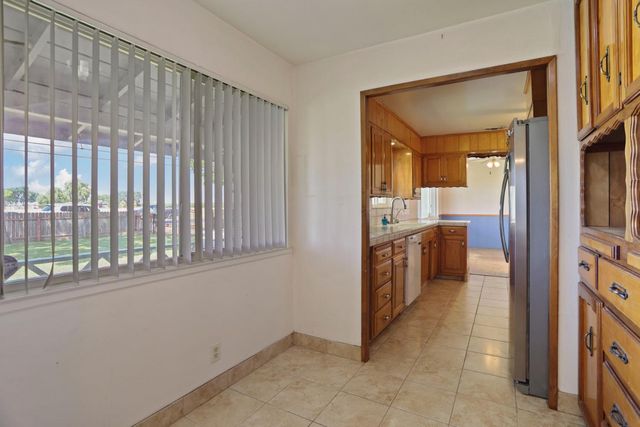 4592 W Woodbridge Rd, Lodi, CA 95242