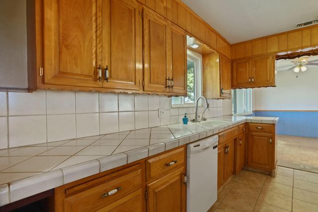 4592 W Woodbridge Rd, Lodi, CA 95242