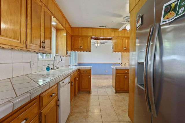 4592 W Woodbridge Rd, Lodi, CA 95242