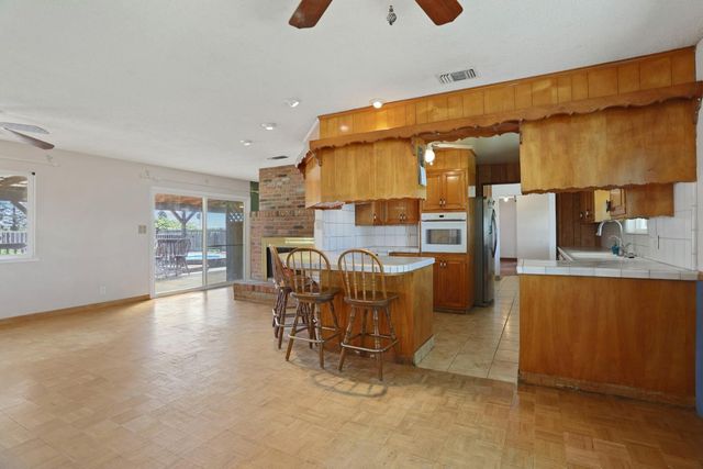 4592 W Woodbridge Rd, Lodi, CA 95242