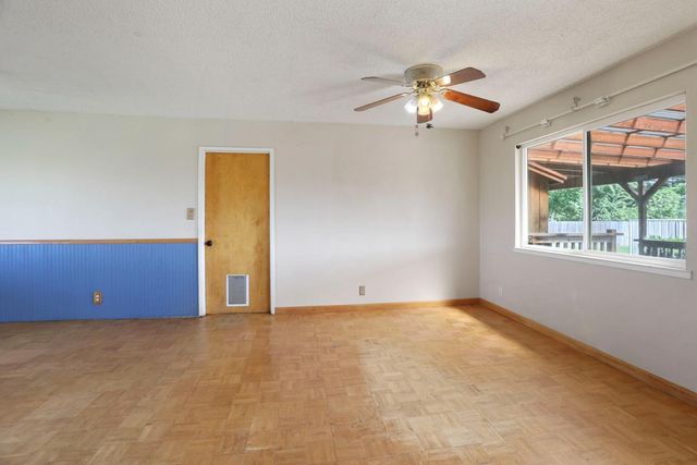 4592 W Woodbridge Rd, Lodi, CA 95242